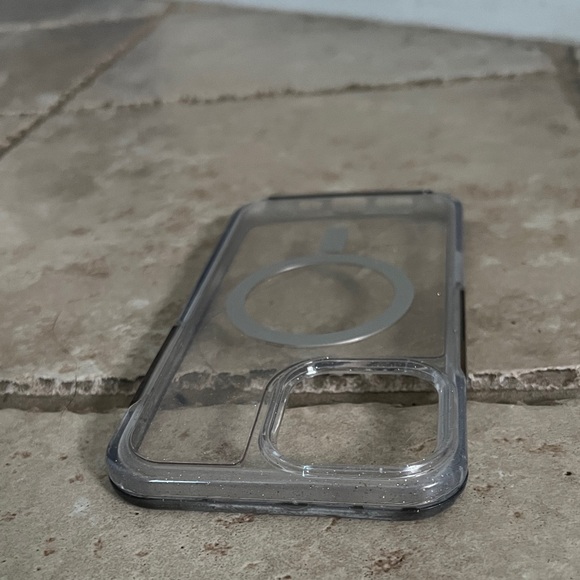 SYMMETRY CLEAR MAGSAFE iPhone case - Picture 5 of 9